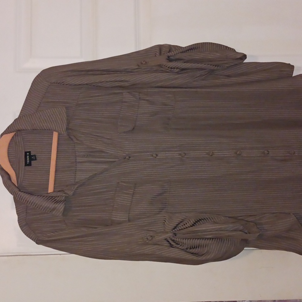 🌷🌼3X Dark Taupe Torrid Madison Shadow Striped top🌷🌼